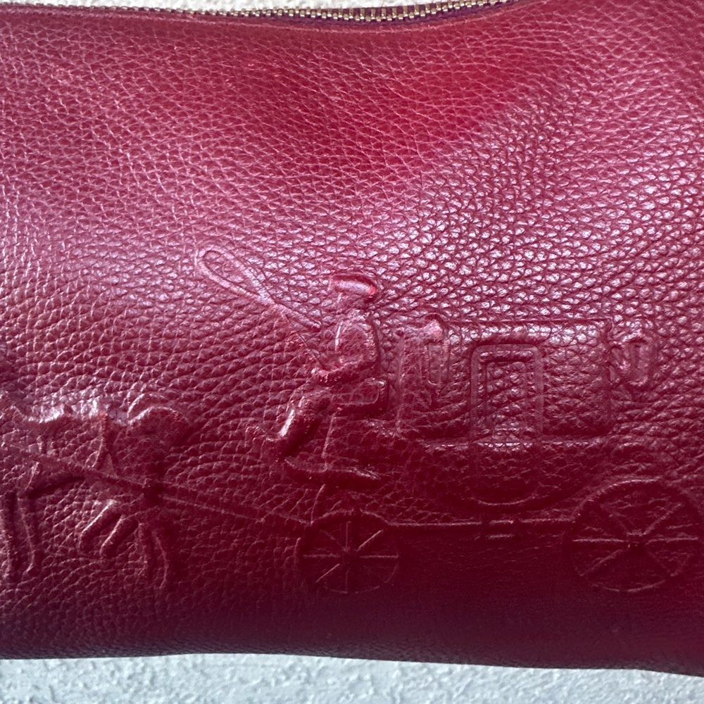 𝓒𝓞𝓐𝓒𝓗 Embossed Horse & Carriage shoulder bag - Picture 12 of 16